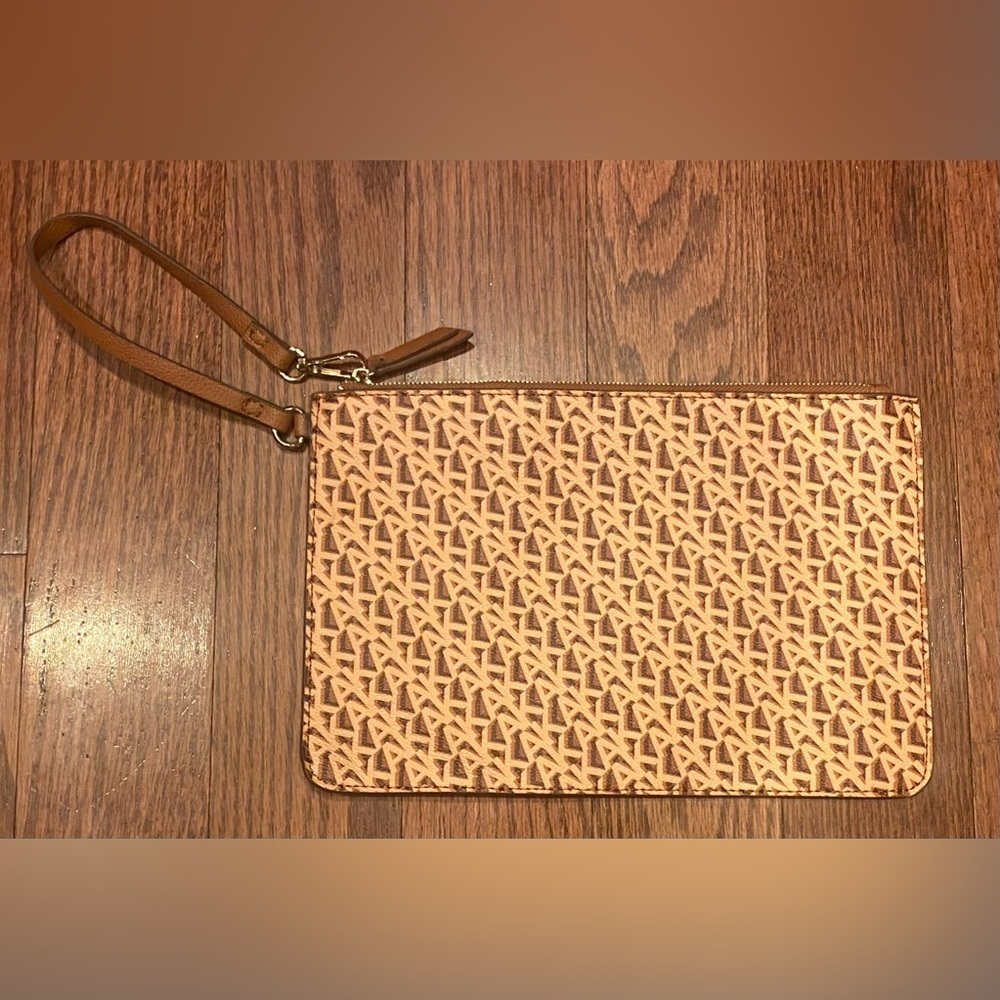 Anne Klein Signature Wristlet New Vintage Brown/Tan AK Pattern Zip Top Lined - Picture 2 of 5